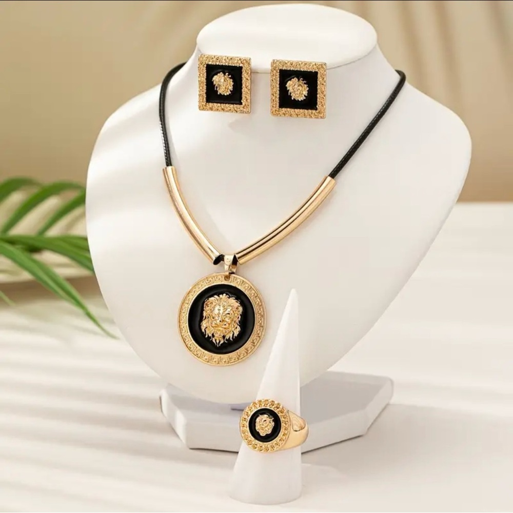 1 Set Exaggerated Lion Head Relief Earrings, Necklace and Ring